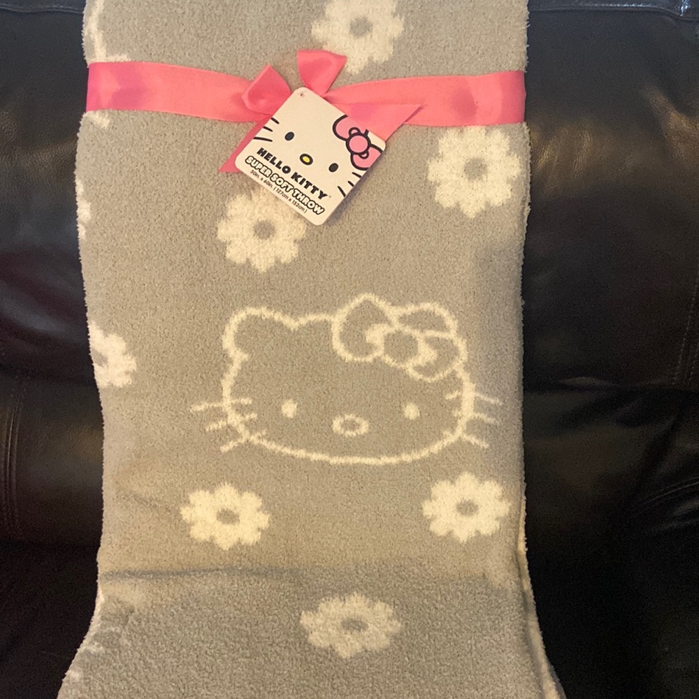 HELLO KITTY Super Soft Throw Blanket Gray & White 50" X 60" TikTok Viral New NWT